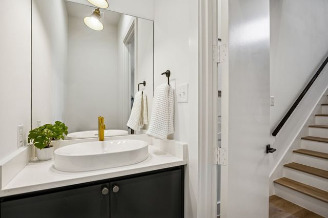 2147 Mail Avenue 103, Dallas, TX 75235