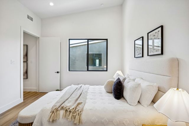 2147 Mail Avenue 103, Dallas, TX 75235