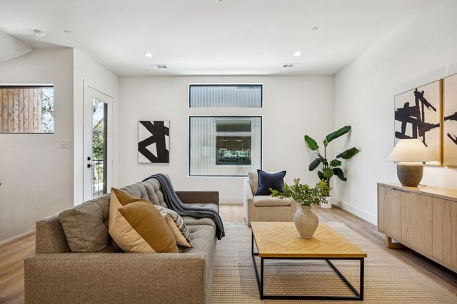 2147 Mail Avenue 103, Dallas, TX 75235