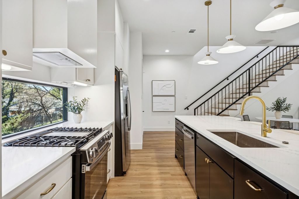 2147 Mail Avenue 103, Dallas, TX 75235