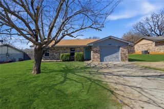 248 Gordon Drive, Azle, TX 76020