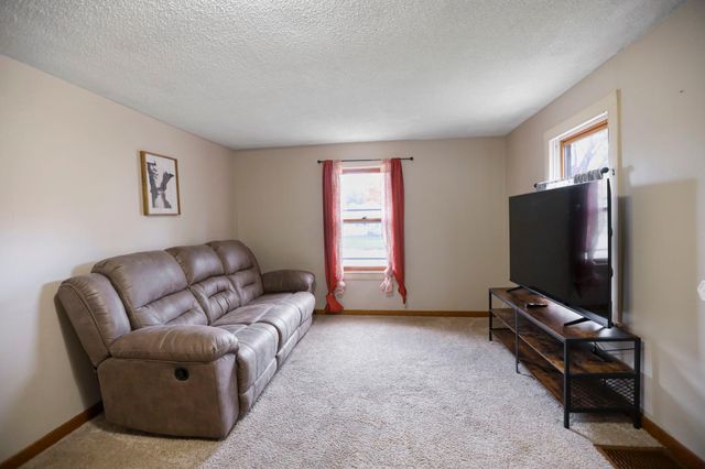 726 7th Avenue NW, Faribault, MN 55021