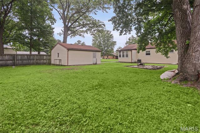 5817 Memory Lane, Belleville, IL 62226
