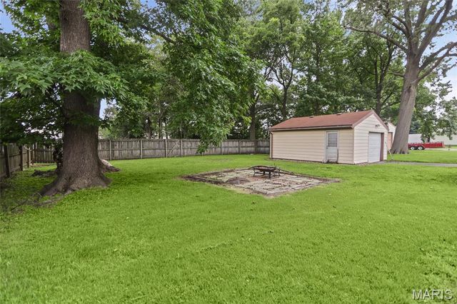 5817 Memory Lane, Belleville, IL 62226