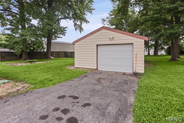 5817 Memory Lane, Belleville, IL 62226