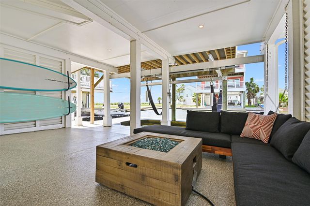 16716 Tahiti Way, Jamaica Beach, TX 77554