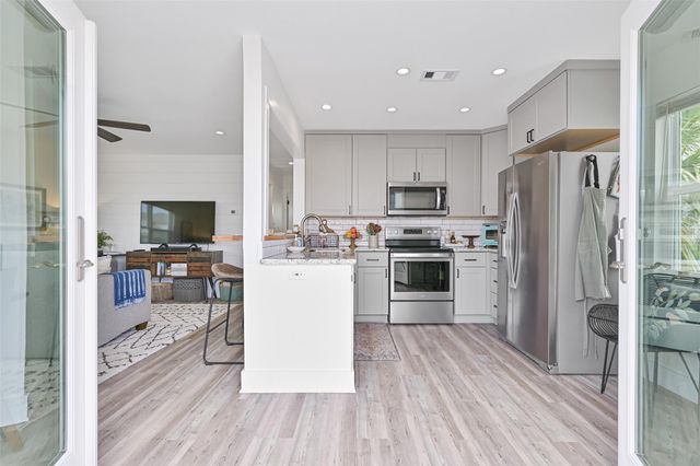 16716 Tahiti Way, Jamaica Beach, TX 77554