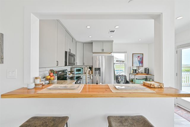 16716 Tahiti Way, Jamaica Beach, TX 77554