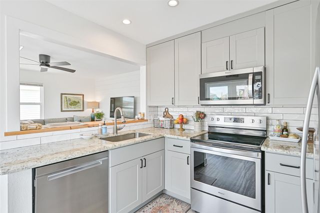 16716 Tahiti Way, Jamaica Beach, TX 77554