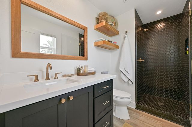 16716 Tahiti Way, Jamaica Beach, TX 77554