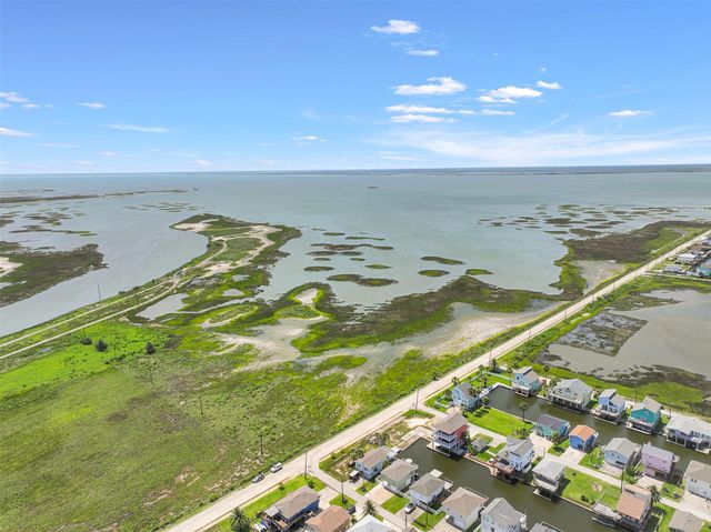 16716 Tahiti Way, Jamaica Beach, TX 77554