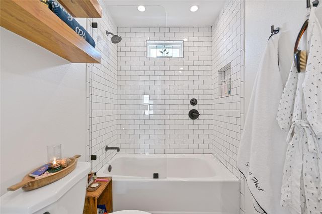 16716 Tahiti Way, Jamaica Beach, TX 77554