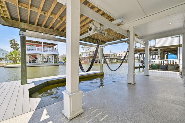 16716 Tahiti Way, Jamaica Beach, TX 77554