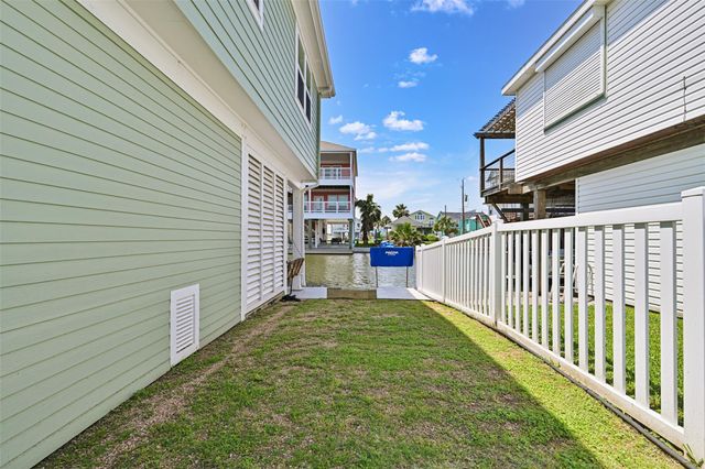 16716 Tahiti Way, Jamaica Beach, TX 77554