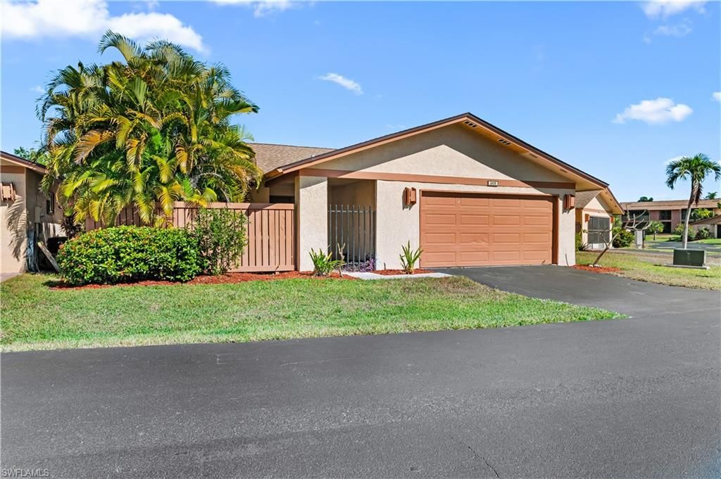 6479 Royal Woods DR, FORT MYERS, FL 33908 — exterior