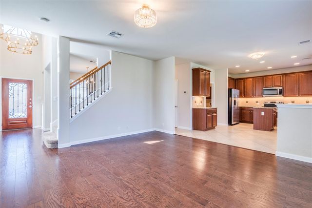 17708 Linkhill DR, Dripping Springs, TX 78620