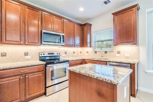 17708 Linkhill DR, Dripping Springs, TX 78620