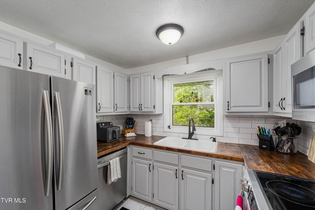 214 Wilson Avenue, Elizabethton, TN 37643