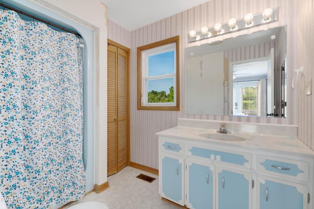 214 Wilson Avenue, Elizabethton, TN 37643