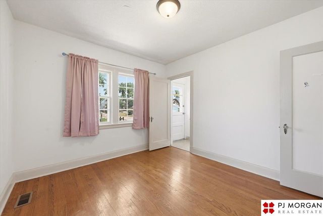 4402 pierce Street, Omaha, NE 68105