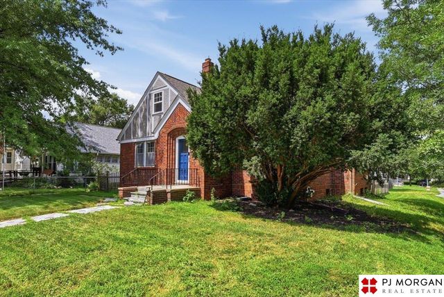 4402 pierce Street, Omaha, NE 68105