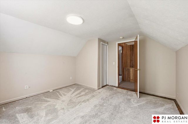 4402 pierce Street, Omaha, NE 68105