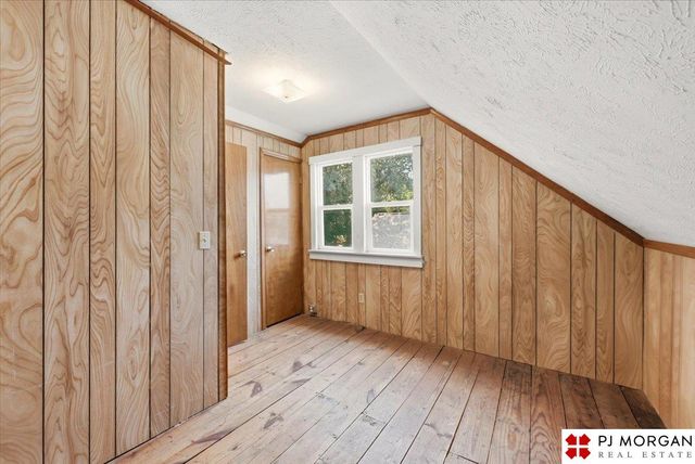4402 pierce Street, Omaha, NE 68105