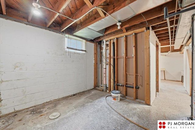 4402 pierce Street, Omaha, NE 68105