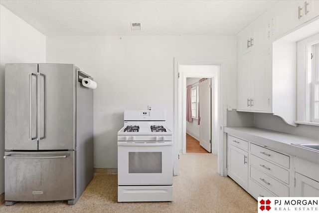 4402 pierce Street, Omaha, NE 68105