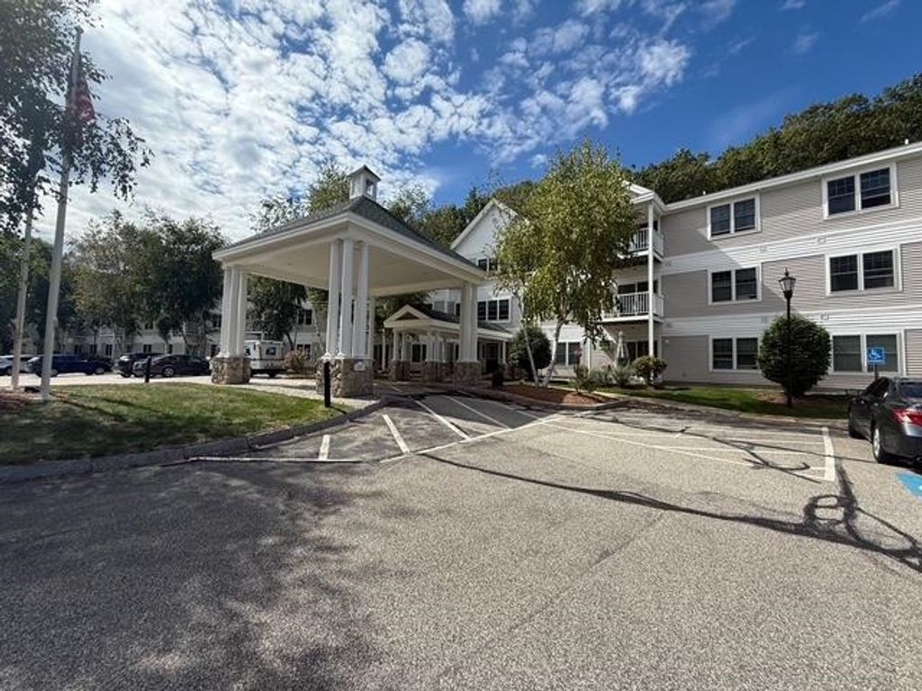 265 Edward J Roy Dr Unit 108, Manchester, NH 03104