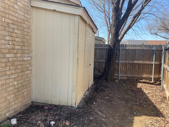 2425 Limestone Drive, Arlington, TX 76014