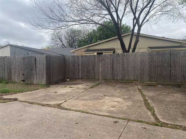 2425 Limestone Drive, Arlington, TX 76014