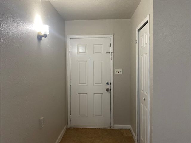 2425 Limestone Drive, Arlington, TX 76014
