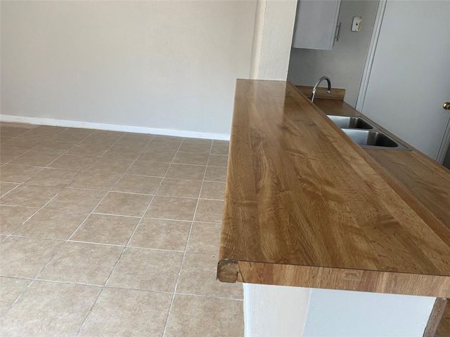 2425 Limestone Drive, Arlington, TX 76014