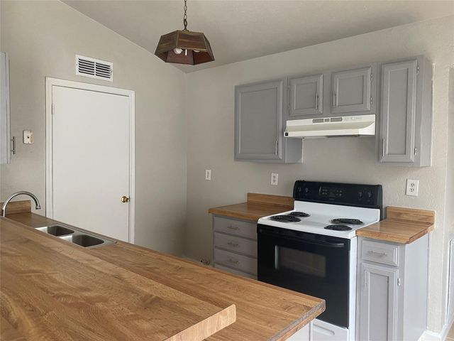 2425 Limestone Drive, Arlington, TX 76014