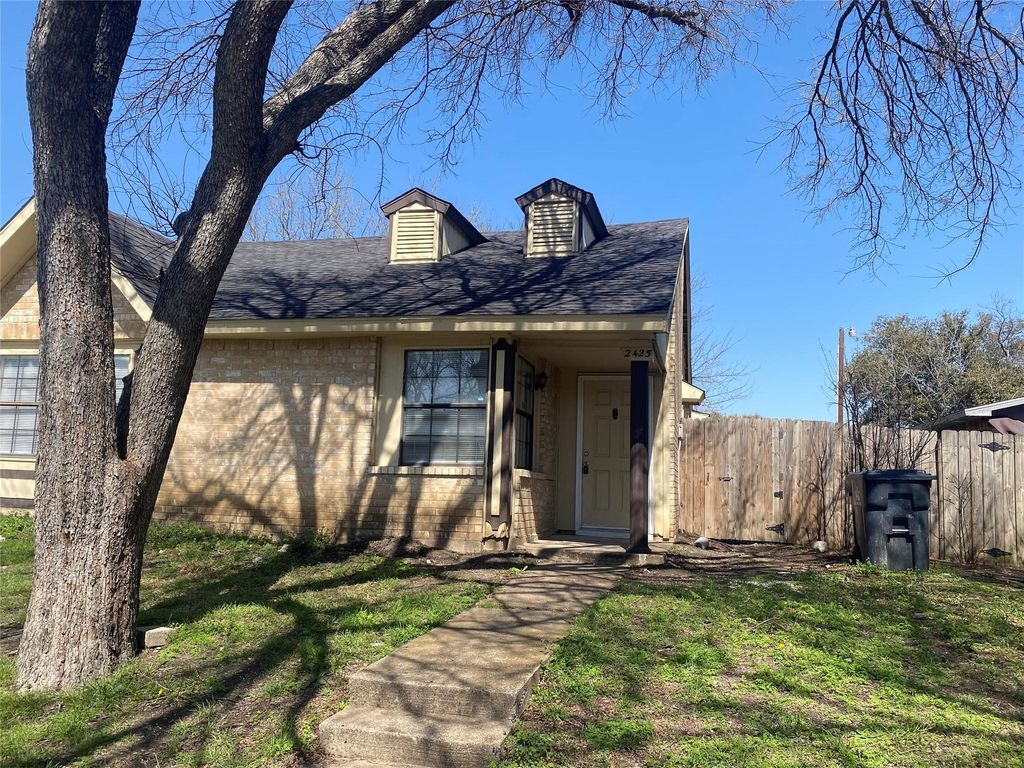 2425 Limestone Drive, Arlington, TX 76014