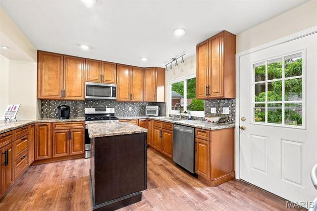 12777 Hazenmore Drive, St Louis, MO 63146