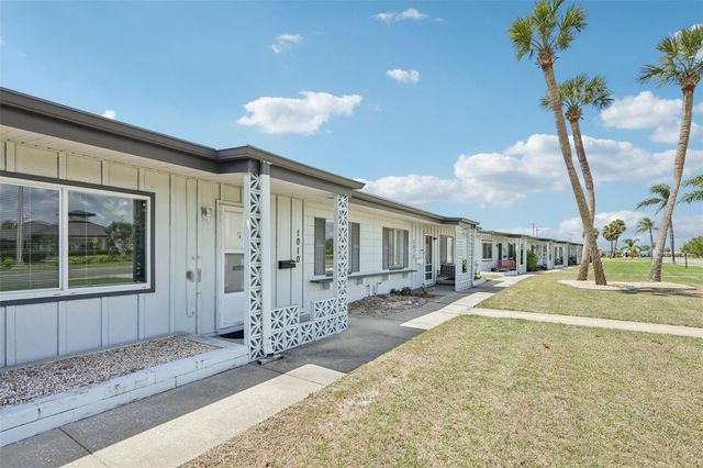 1010 N PEBBLE BEACH BOULEVARD, Sun City Center, FL 33573