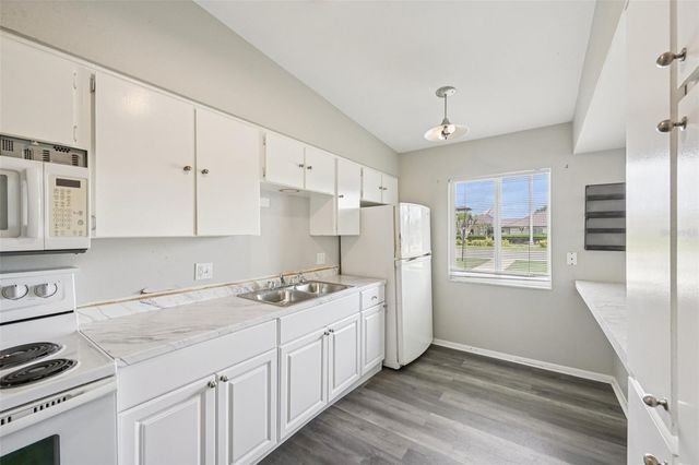 1010 N PEBBLE BEACH BOULEVARD, Sun City Center, FL 33573