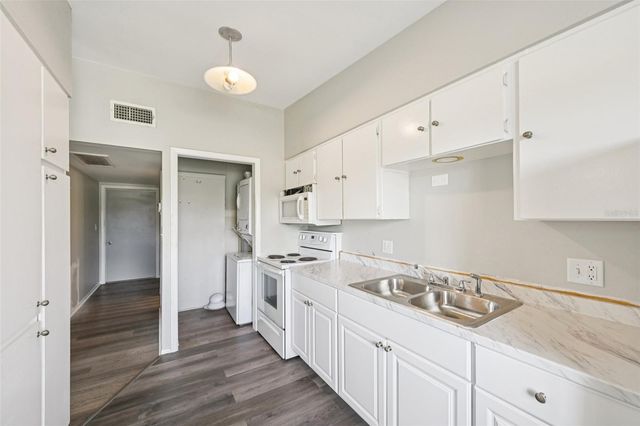 1010 N PEBBLE BEACH BOULEVARD, Sun City Center, FL 33573