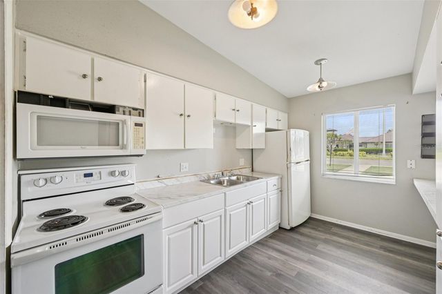 1010 N PEBBLE BEACH BOULEVARD, Sun City Center, FL 33573