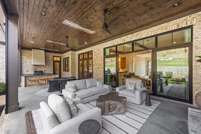 8135 Heirloom Blvd, College Grove, TN 37046