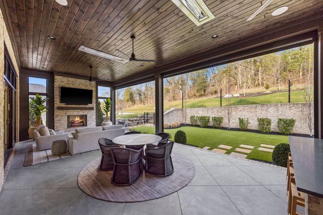 8135 Heirloom Blvd, College Grove, TN 37046