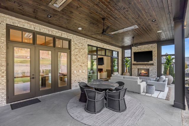 8135 Heirloom Blvd, College Grove, TN 37046