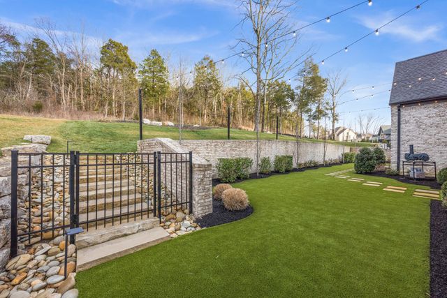 8135 Heirloom Blvd, College Grove, TN 37046