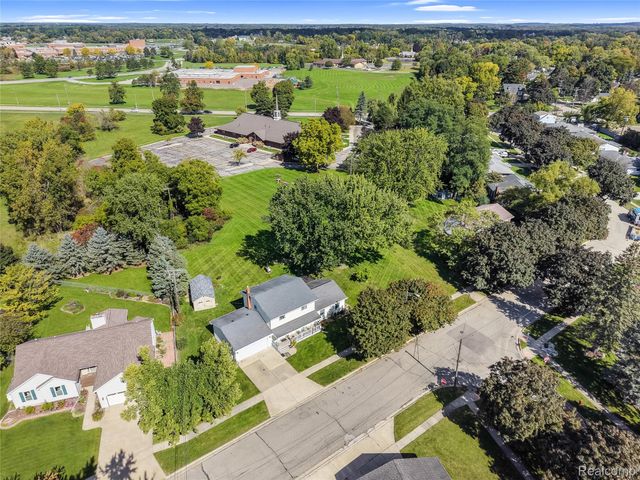 310 Browning Drive, Howell, MI 48843