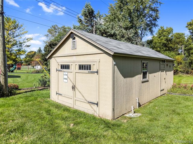 310 Browning Drive, Howell, MI 48843