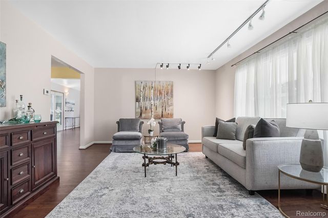 310 Browning Drive, Howell, MI 48843