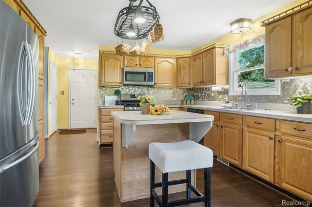 310 Browning Drive, Howell, MI 48843
