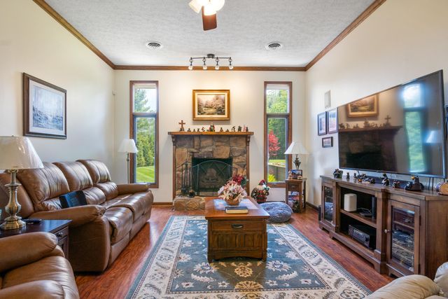 2395 Giles DR, Christiansburg, VA 24073